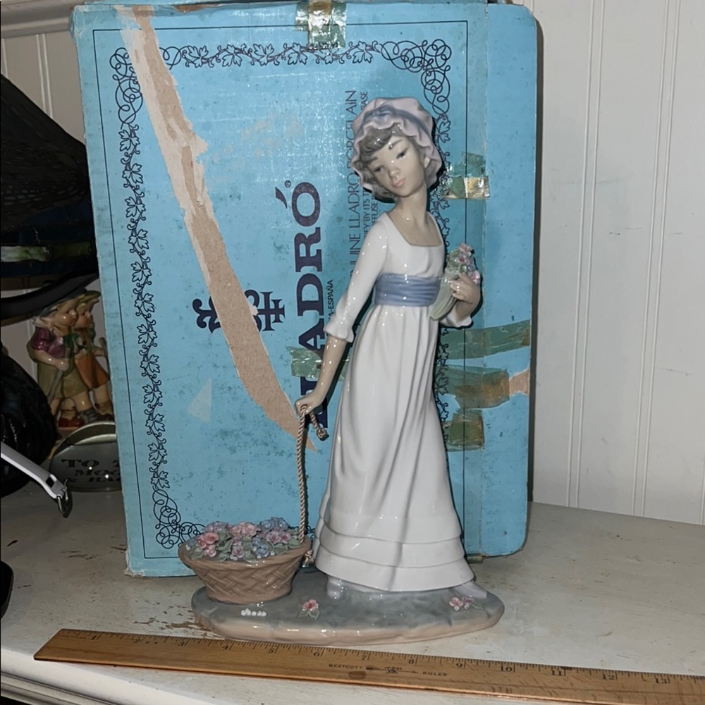Lladro Figurine & Box 5030 Retired Girl pulling Basket and Flowers
